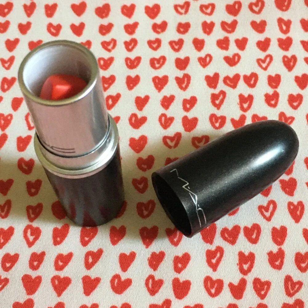 MAC Lady Danger Matte Lipstick NWOT Vivid Bright Coral-Red Full Size 3g - Picture 4 of 7